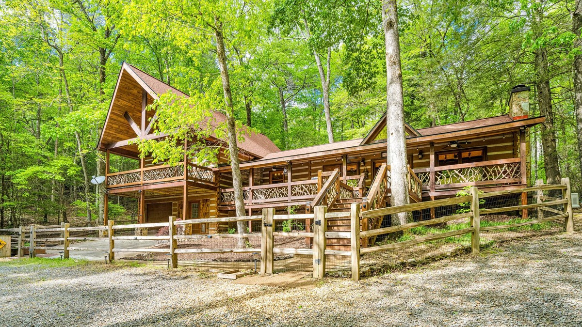 Hidden Lake Cabin | Upscale cabin with secluded setting - fireplaces, central AC & huge front porch