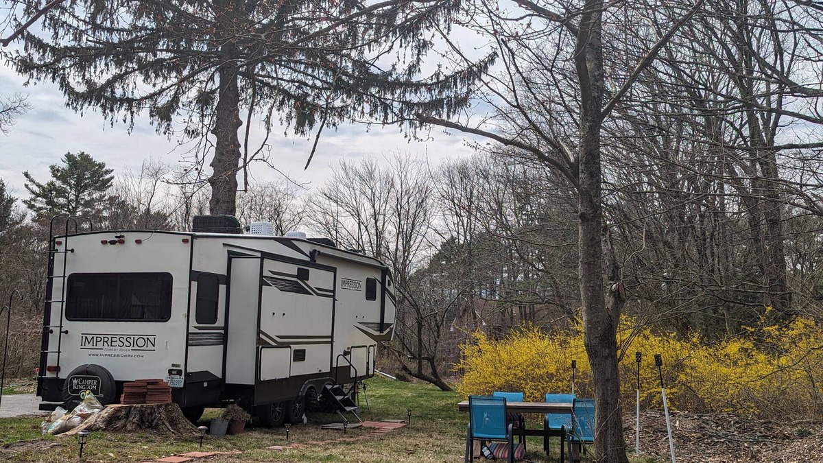 Pelham House | Upscale Camper w King BR near Amherst