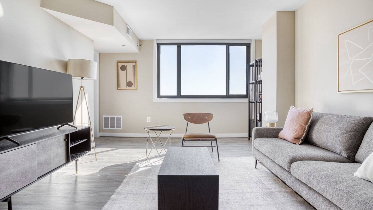 Court House Apartment | Upscale Clarendon 1BR w/Gym, W/D & Doorman, walk to Metro, by Blueground