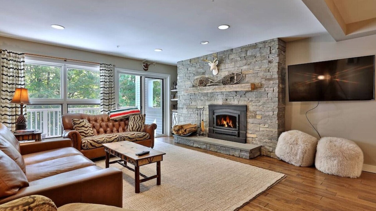 Ludlow House | Upscale condo with modern touches, ski home for lunch