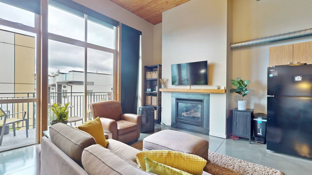 Miller Park Condo | Upscale condo with reserved parking, balcony, & sleek kitchen - walk to parks