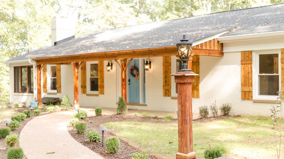 Powhatan House | Upscale Country Cottage on 22 acres and a Pond