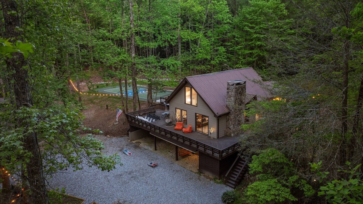 Sautee Nacoochee Cabin | Upscale Creek Retreat:Theater&Pickleball, in Helen
