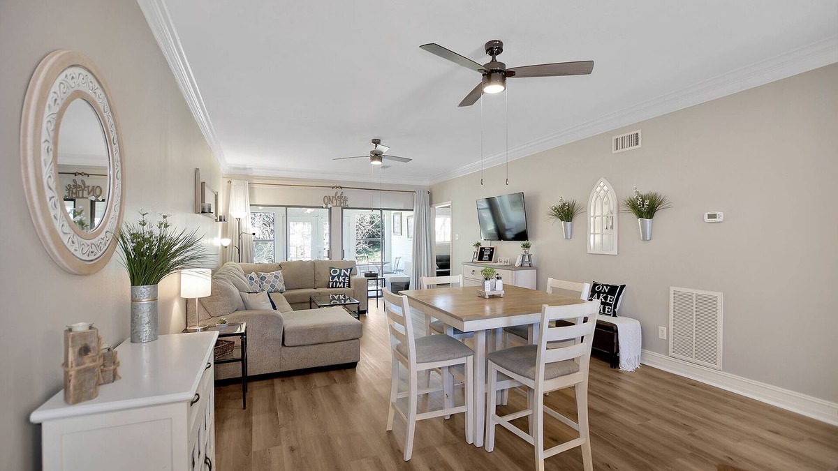 April Sound Condo | Upscale Escape on Lake Conroe in April Sound! “On Lake Time” 3-2 on First Floor!