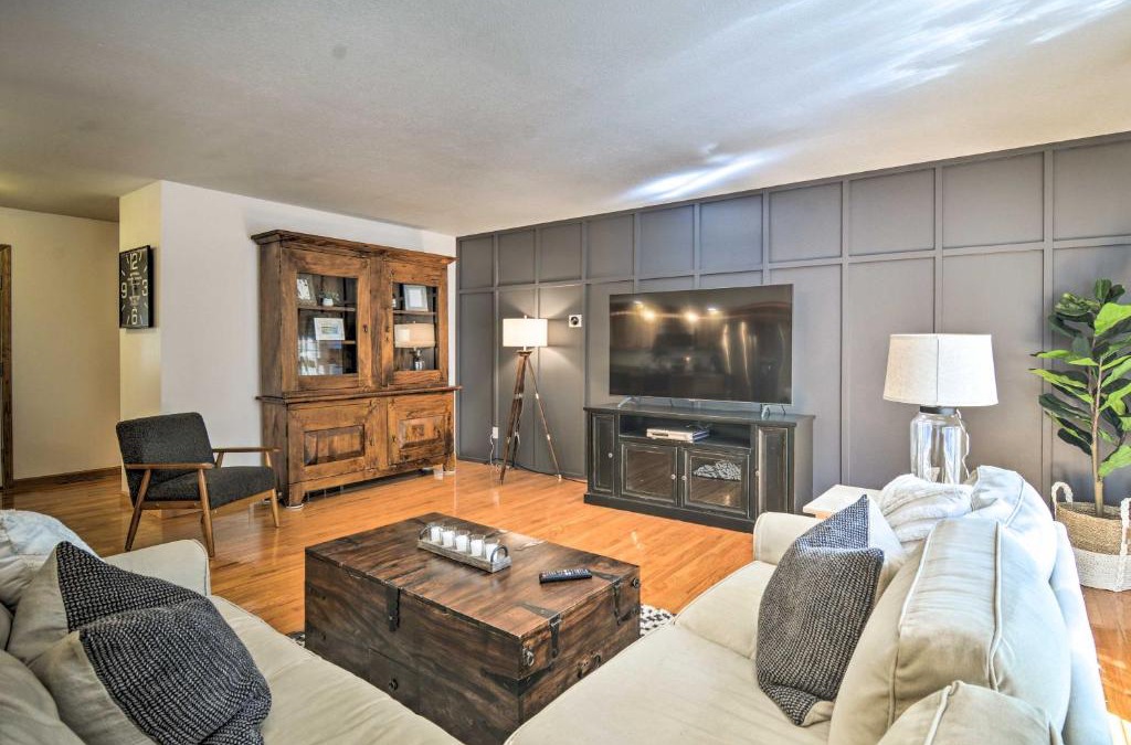 Higgins Lake House | Upscale Family Cottage Less Than 1 Mi to Higgins Lake