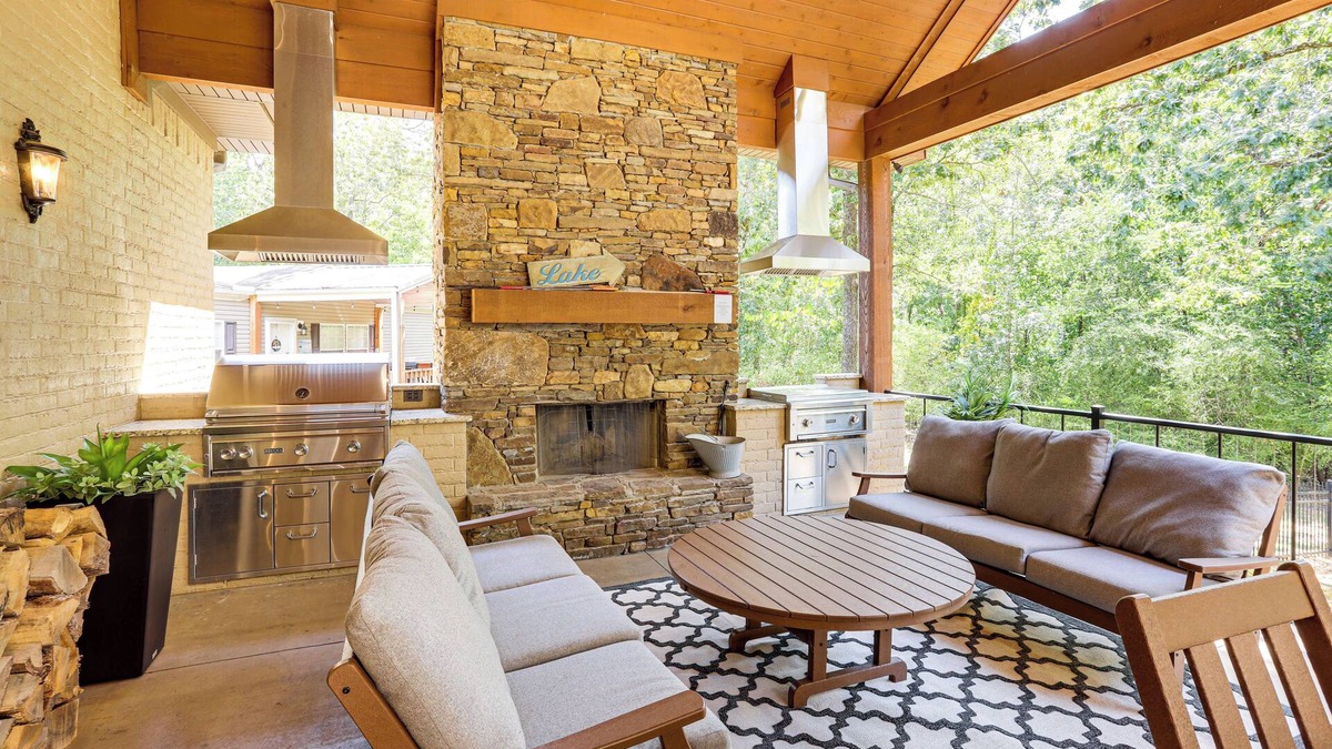 Greers Ferry House | Upscale Gem w/2 Boat Slips on Greers Ferry Lake