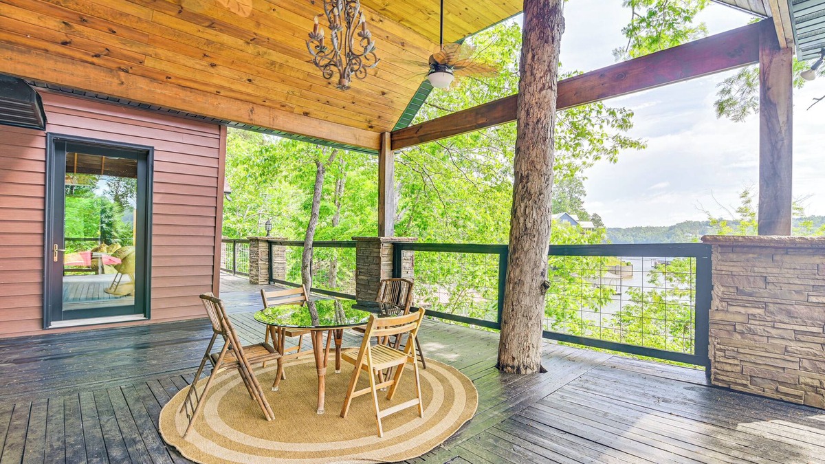 Houston House | Upscale Getaway on Smith Lake w/Boat Dock
