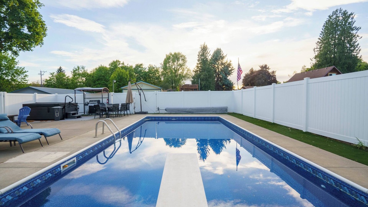 Coeur d'Alene House | Upscale Heated Pool Retreat Near Lake CDA with Hot Tub