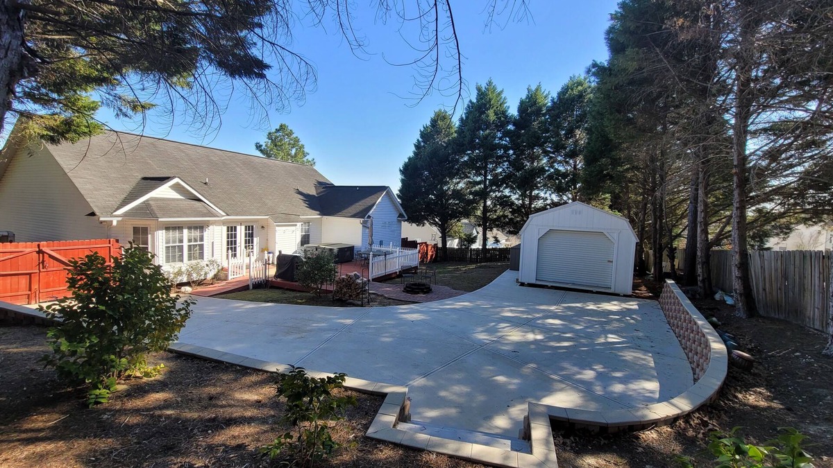 South View House | Upscale Home Quiet Area with Hot Tub Near Hope Mills Lake