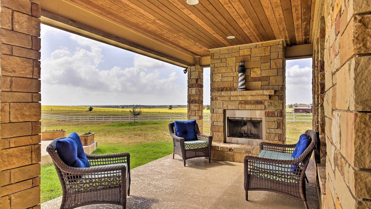 Sutherland Springs House | Upscale La Vernia House 30 Mi. to San Antonio