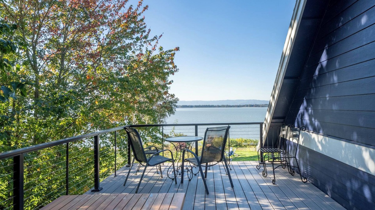 Vancouver Apartment | Upscale Lakefront ADU w/Access to Pickleball Court