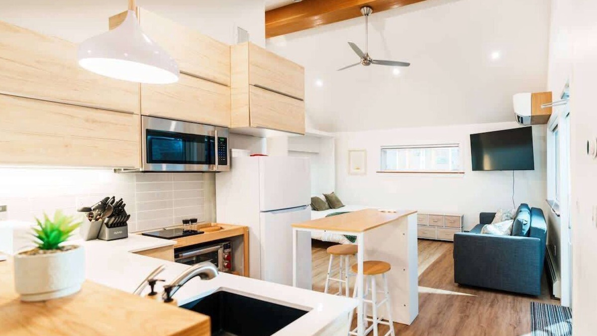 Kensington Apartment | Upscale Laneway Loft Near Downtown AC, WiFi