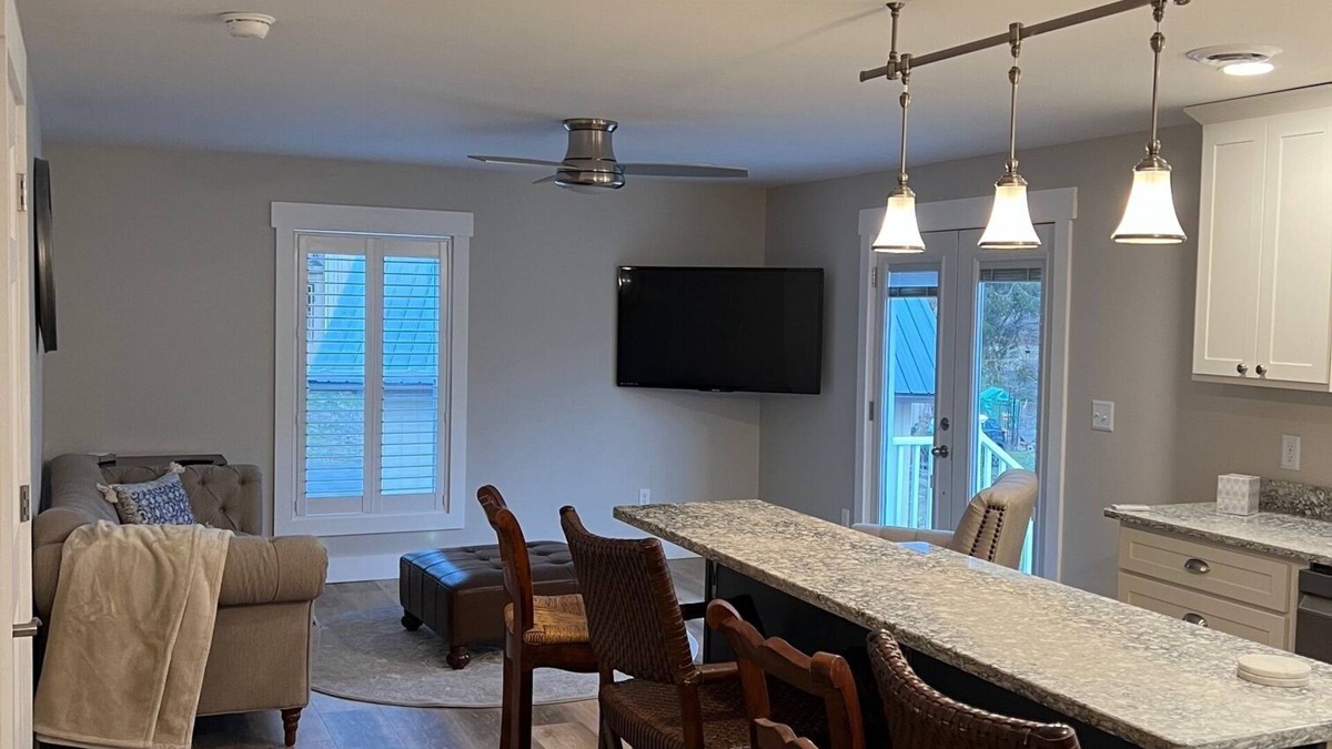 Oswego Apartment | Upscale lodging near Oswego State University, borders Rice Creak Field Station