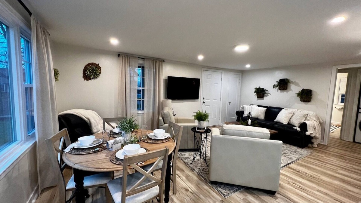 Williamsville Apartment | Upscale Luxury Apt, 2 minute walk to Glenn Park and Britesmith!