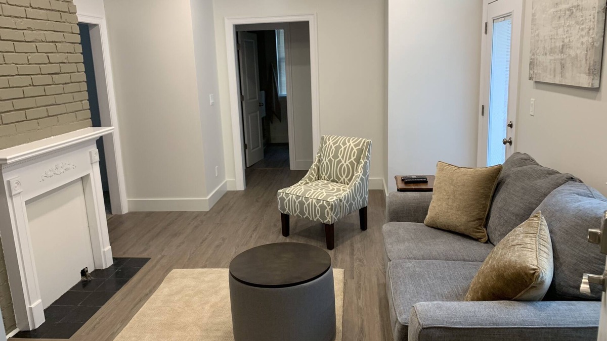 Mobile Condo | Upscale midtown condo, granite, stainless, walk in shower, WiFi, cable!