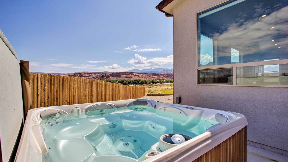 Moab South Valley Apartment | Upscale Moab Townhome w/Hot Tub: 20 Min to Arches