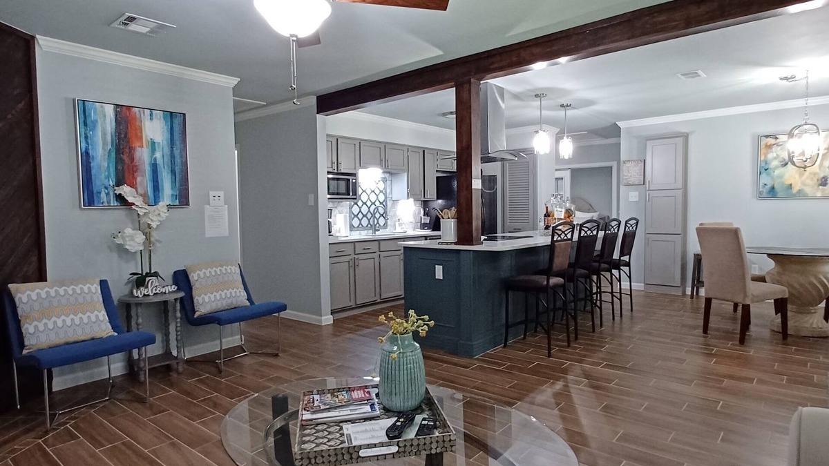 South Side House | Upscale, Modern Gateway