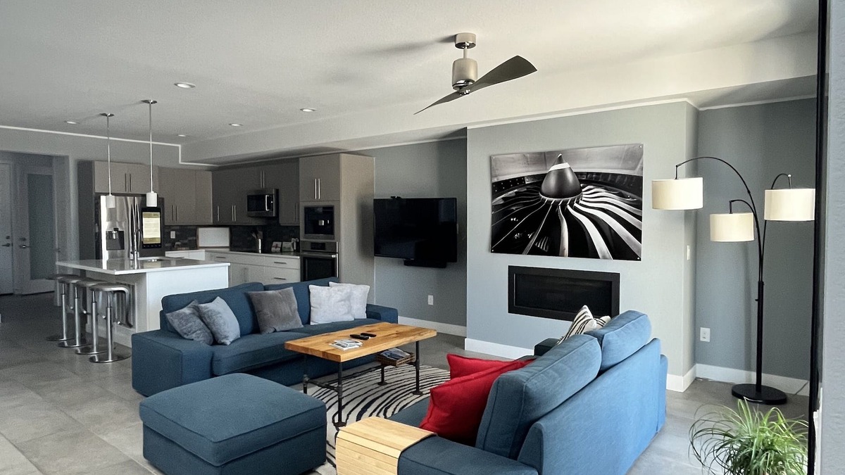 Northfield House | Upscale Modern in Central Park