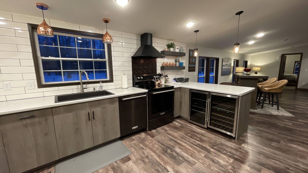 Shingleton House | Upscale Nature Retreat, Rec Room, Bar, Close to Chapel, Pic Rocks