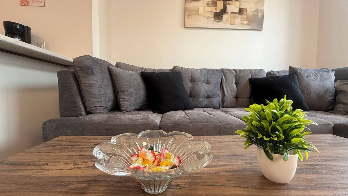 Niagara Falls House | Upscale Niagara Falls Getaway BRAND NEW HOME Stylish 4BR Retreat w/Parking