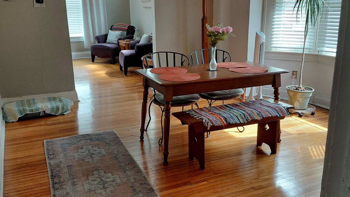 St. Louis Apartment | Upscale Ole School 3b/1bnRoomy, Comfy, Quiet, nWashU,Pageant,Forest Park Clayton