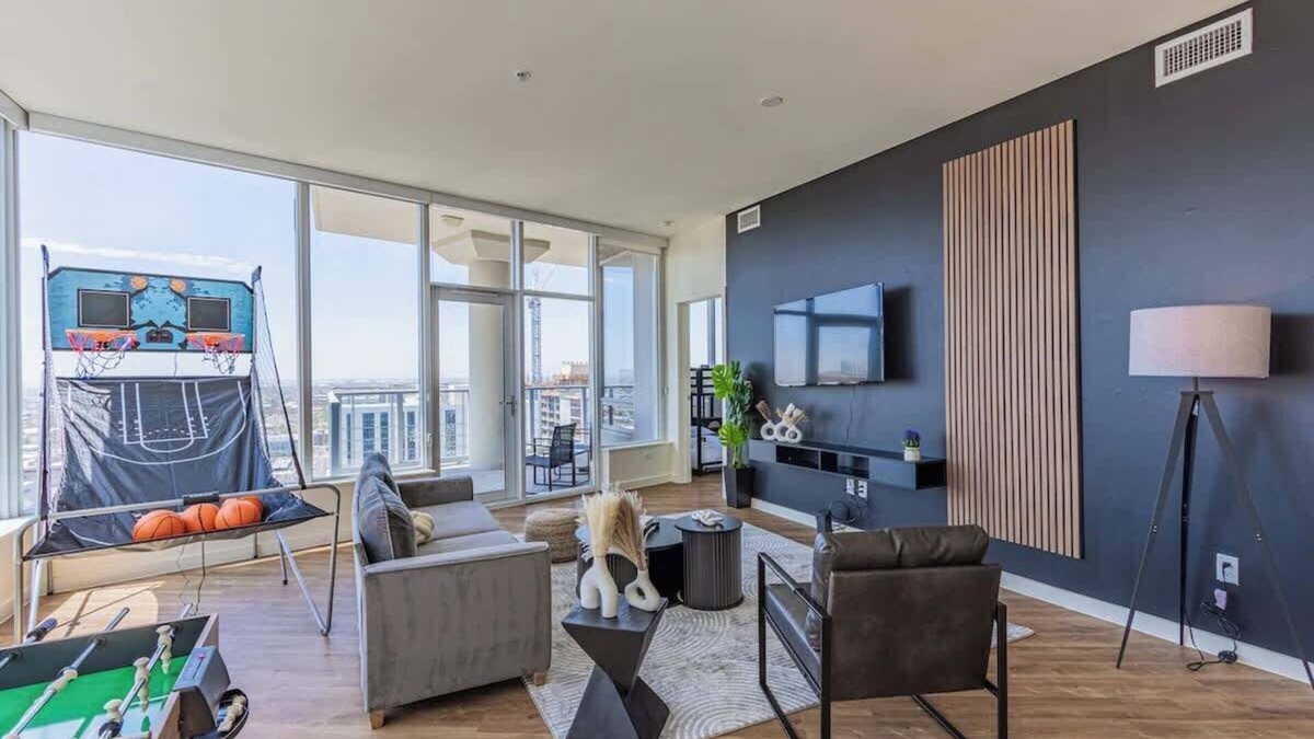 Downtown Phoenix Apartment | Upscale PHX Stay | Pool,Gym,Balcony,W/D,Parking