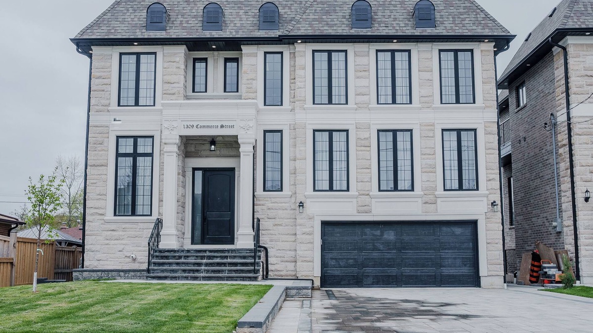Pickering House | Upscale Pickering Escape | Near Lake & Dining