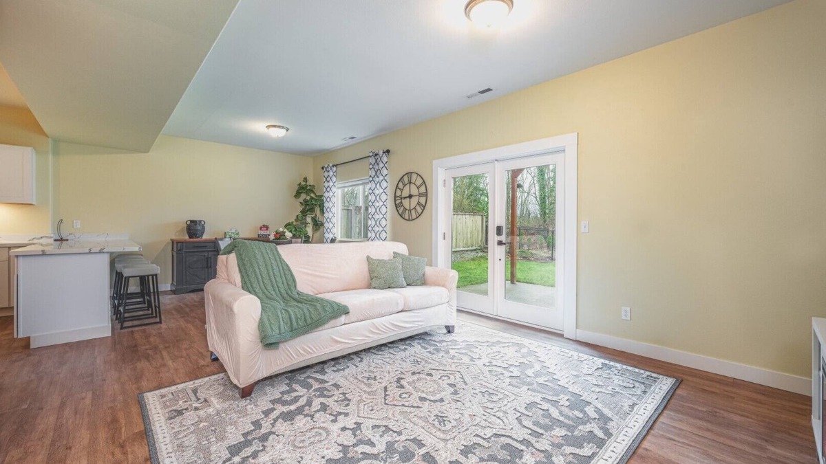 Mountlake Terrace Apartment | Upscale Private Getaway near Seattle