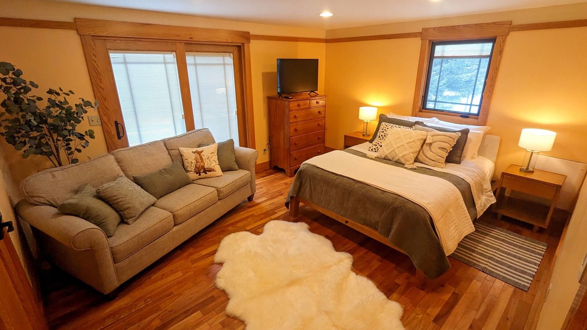 Timberline House | Upscale, Quiet & Private, Easily Accessible