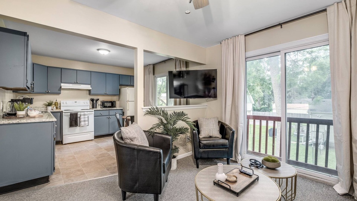 College Heights Apartment | Upscale Retreat Near EMU: Serene, Sophisticated, Full Amenities