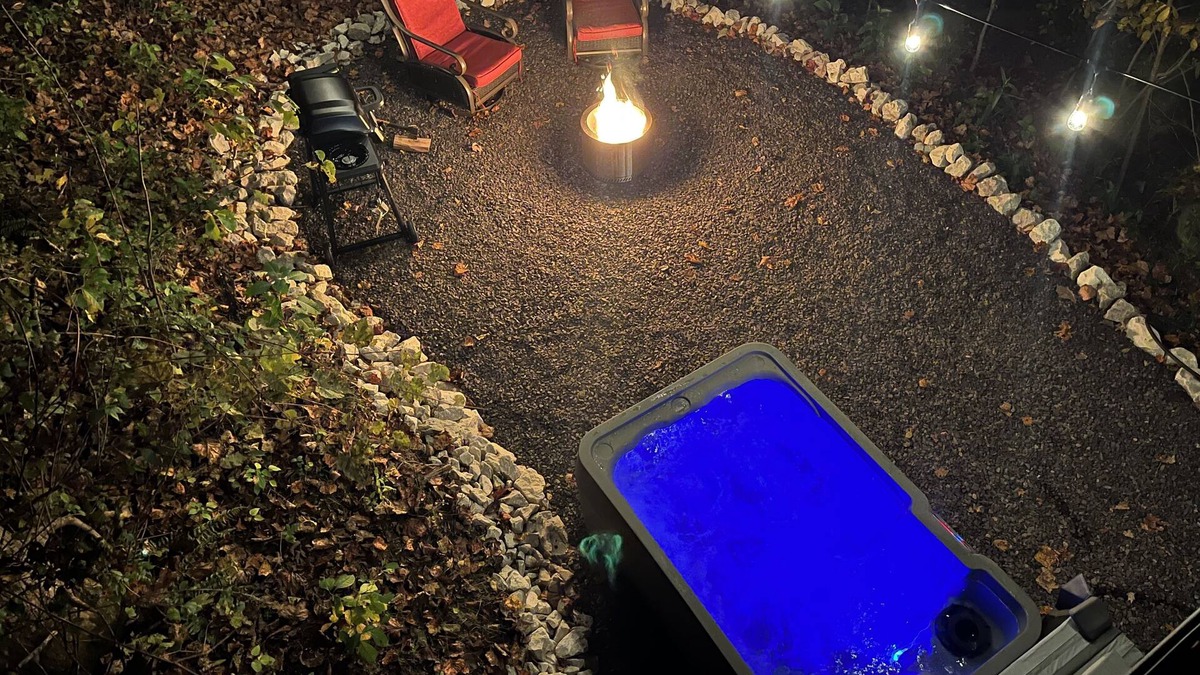Stanton Cabin | UPSCALE Shipping Container Cabin-Private-High Speed WIFI!-Hot Tub!-In The Woods!