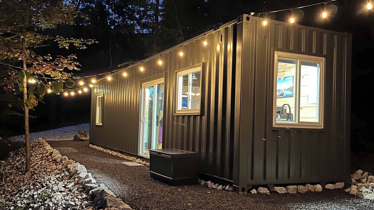 Stanton Cabin | Upscale Shipping Container in the Woods of Red River Gorge | Hot Tub | Private