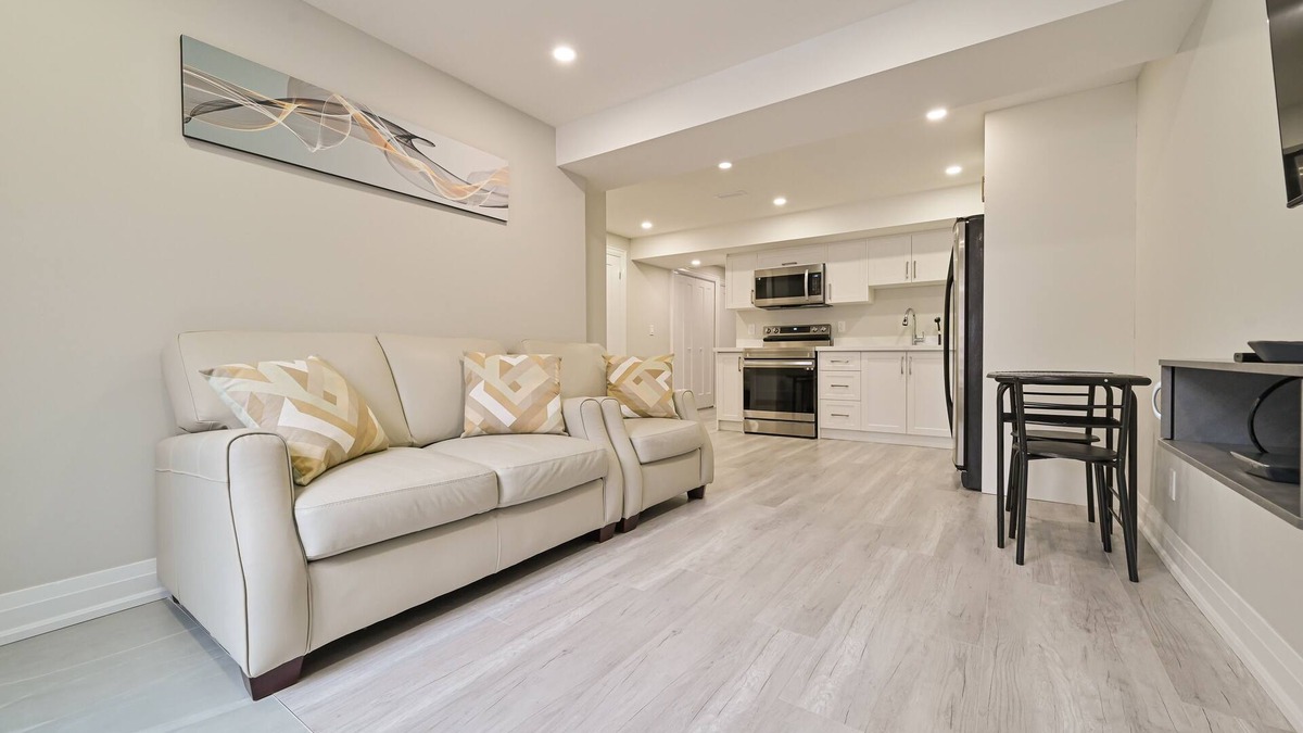 Hurontario Apartment | Upscale Space - 5 min from Square One
