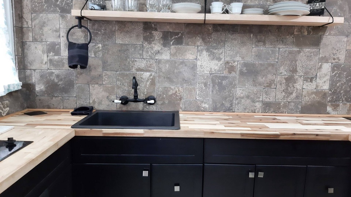 Emporia Apartment | Upscale studio apartment newly remodeled