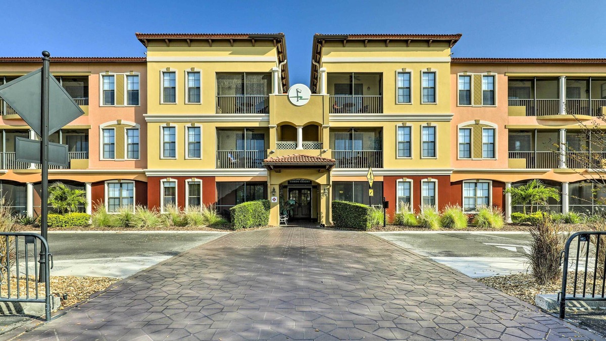 Carrollwood Condo | Upscale Unit in Private Golf Resort w/Pool!