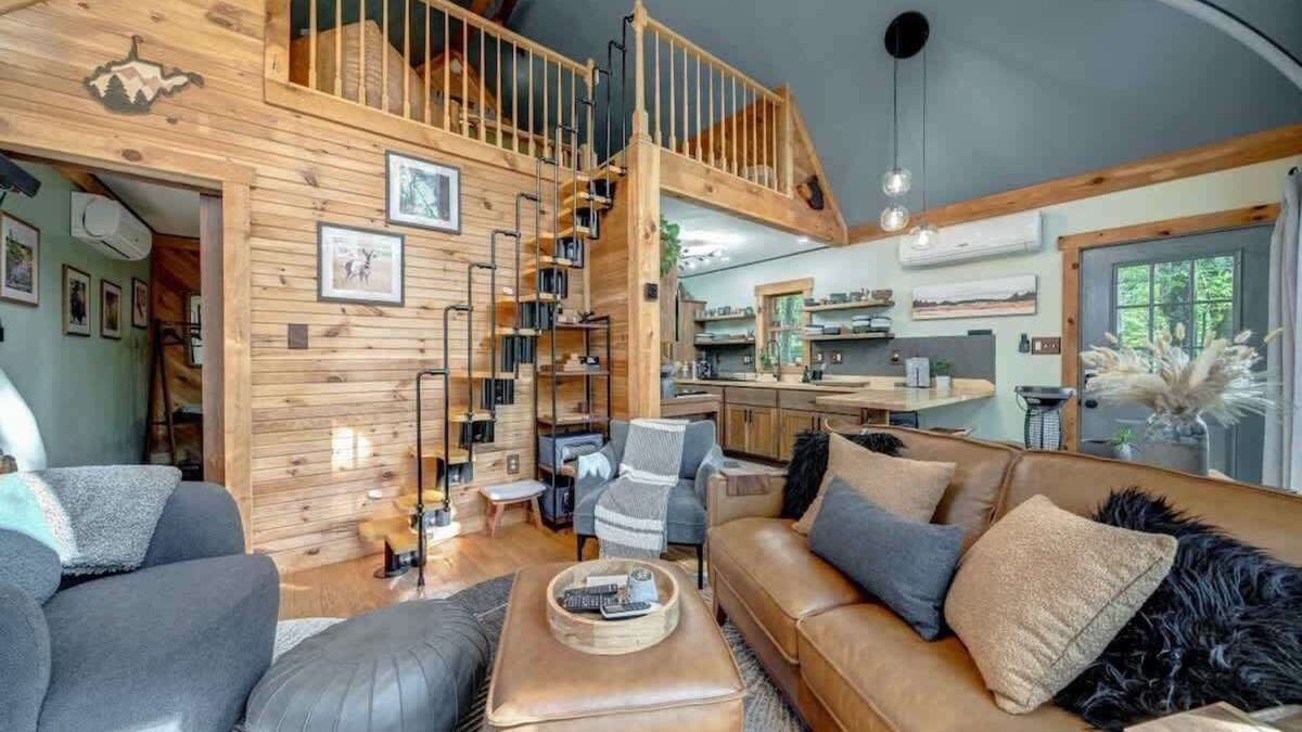 Paw Paw Cabin | Upscale w Fireplace, Fire Pit, Games in Gated Comm
