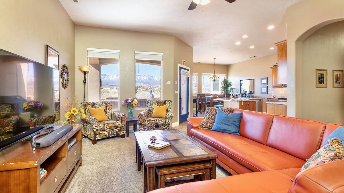 La Verkin House | Upscale with Mtn Views, Hot Tub, 25 Mins to Zion NP