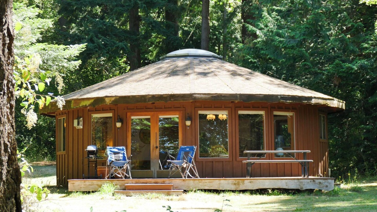 Lummi Island Cabin | Upscale Yurt/Sauna/Pet Friendly/Water View/FP, close to beach