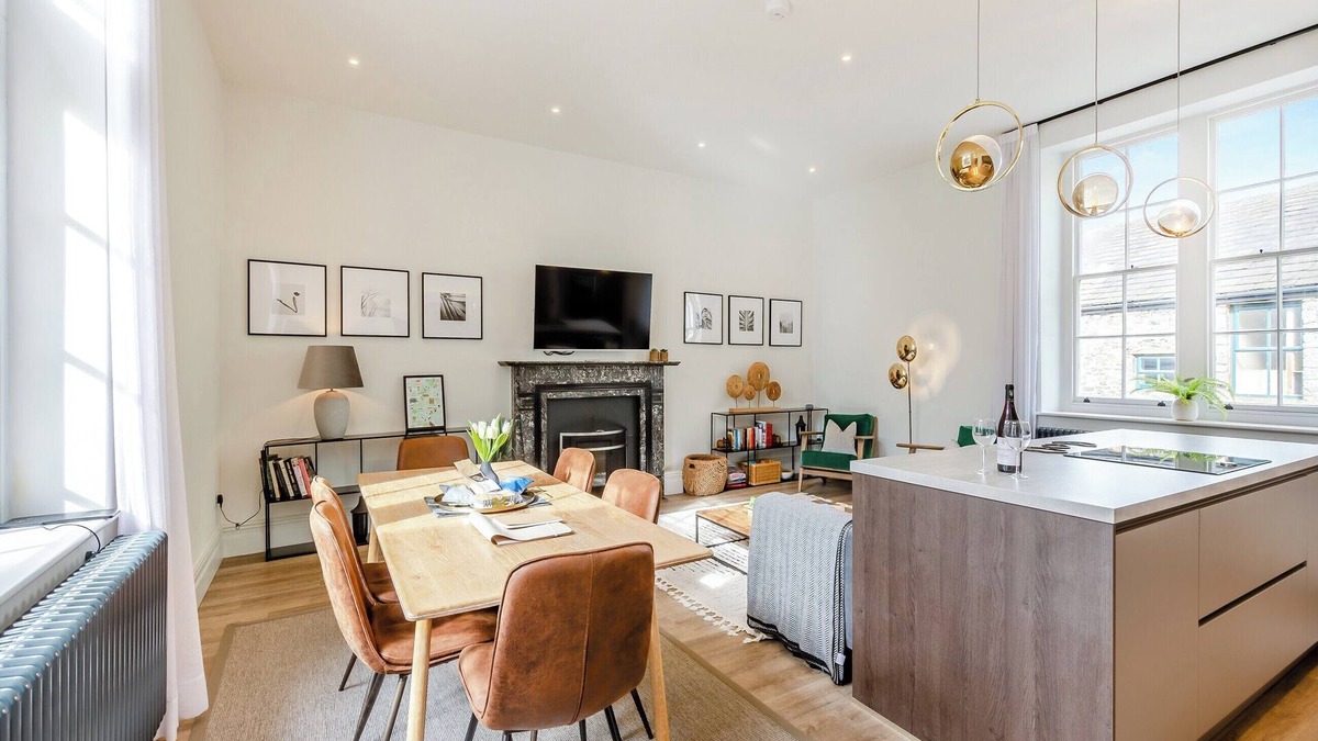 Clitheroe Cottage | Upstairs is a stylish duplex apartment oozing luxury accommodation throughout.