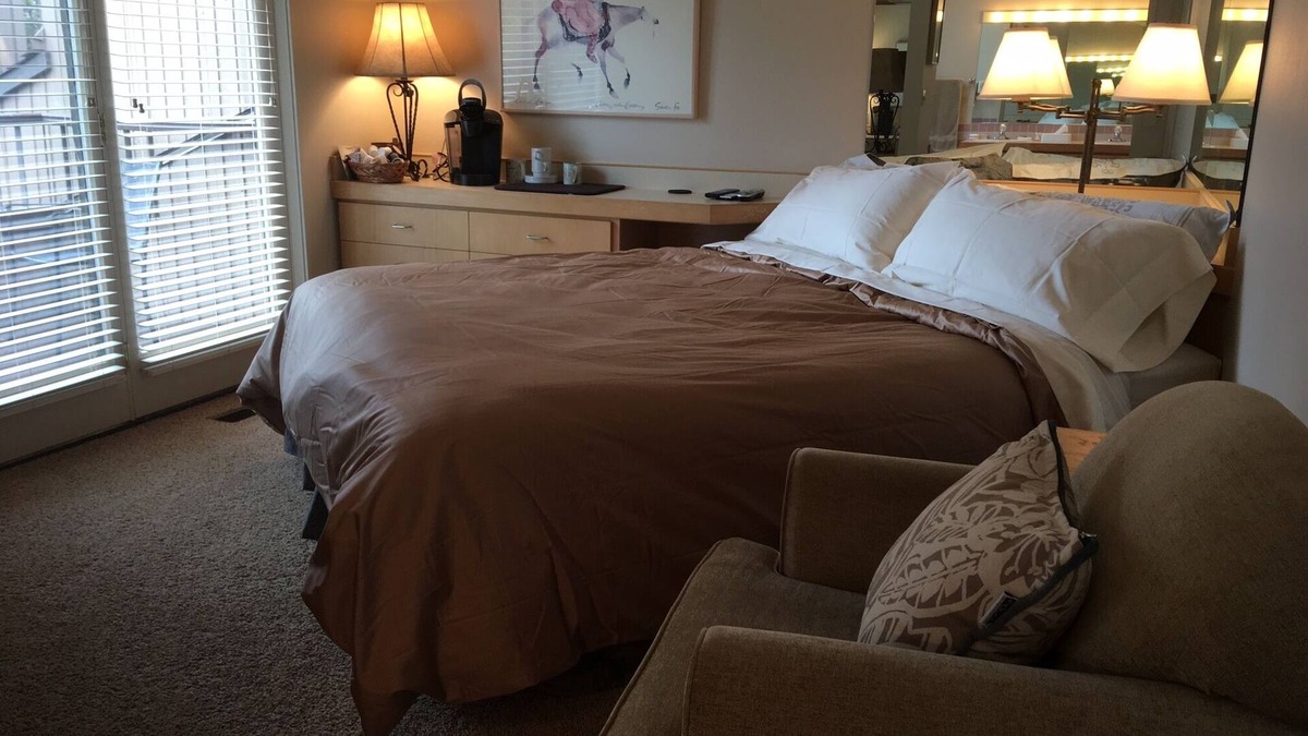 Redmond House | UPSTAIRS MASTER SUITE ON THE 6TH GREEN