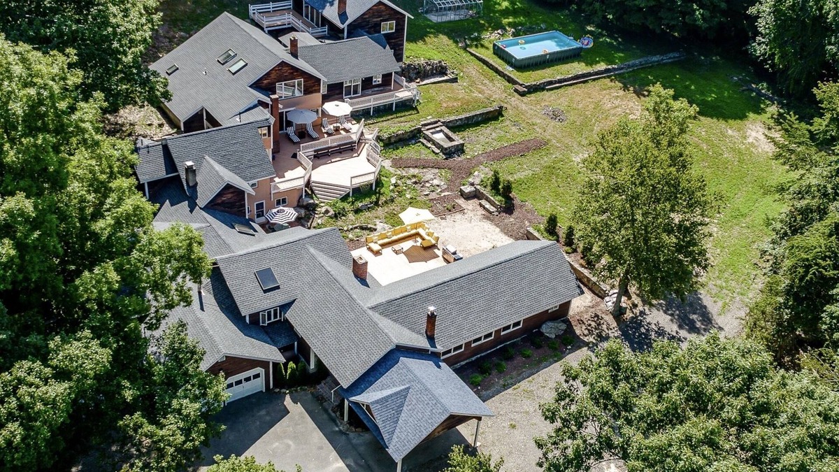 Brewster Villa | Upstate Historical Artist Villa w/firepit, pool and close to Candlewood Lake CT