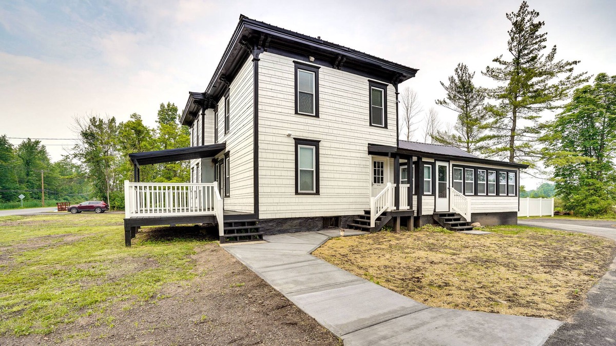 East Syracuse Apartment | Upstate New York Golf Course Vacation Rental!