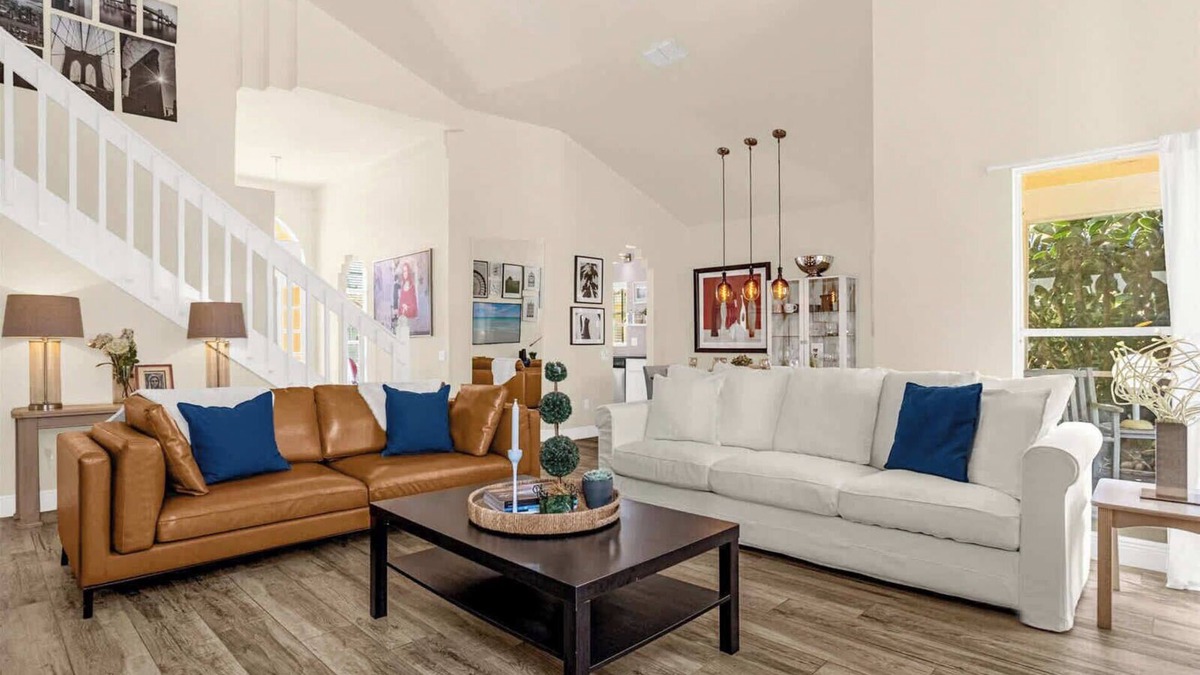 Ventura House | Upstay - Home w Garden, BBQ and Games at Golf Club