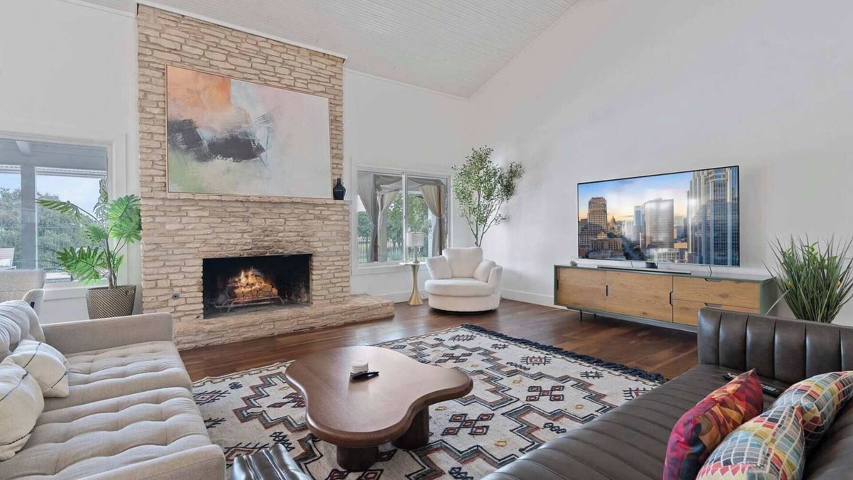 Pleasant Valley House | Upstay—Luxurious Retreat with Private Pool & Patio