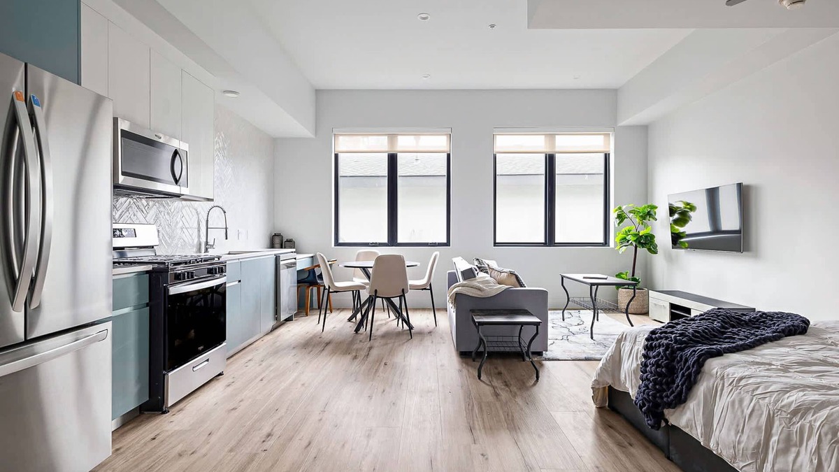 West Congress Apartment | Upstay Newly Renovated Modern Apartment Near Soco