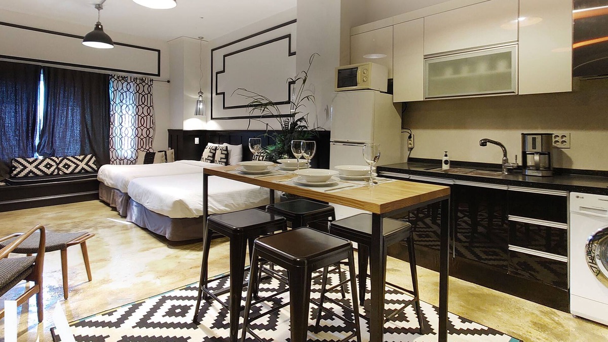 Jongno Apartment | Uptown Apartment in Downtown Seoul