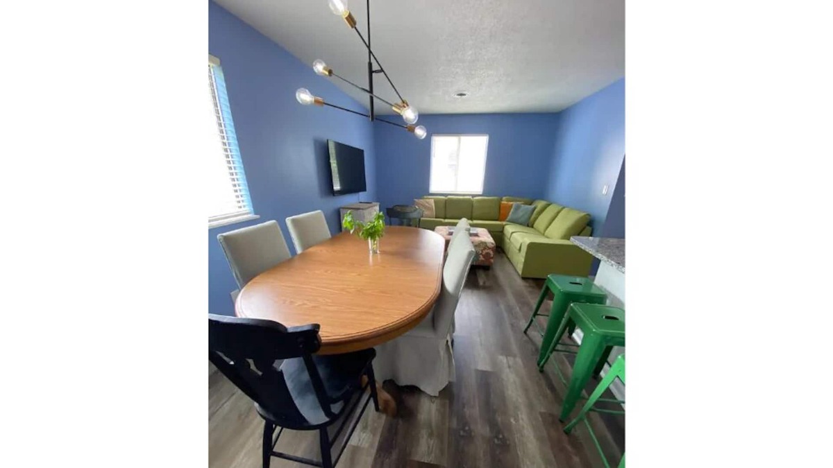 Athens Condo | Uptown 3-Bdrm Apt, Brand New Remodel (Upper Unit)