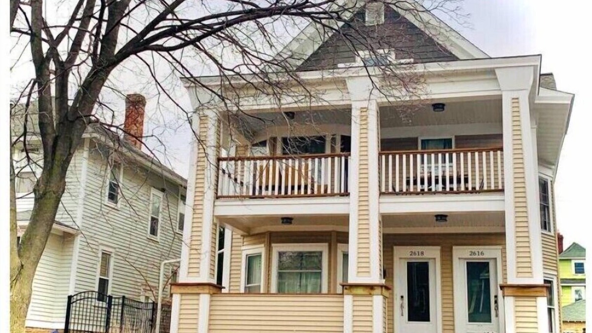 East Isles Apartment | Uptown Bachelor 2nn