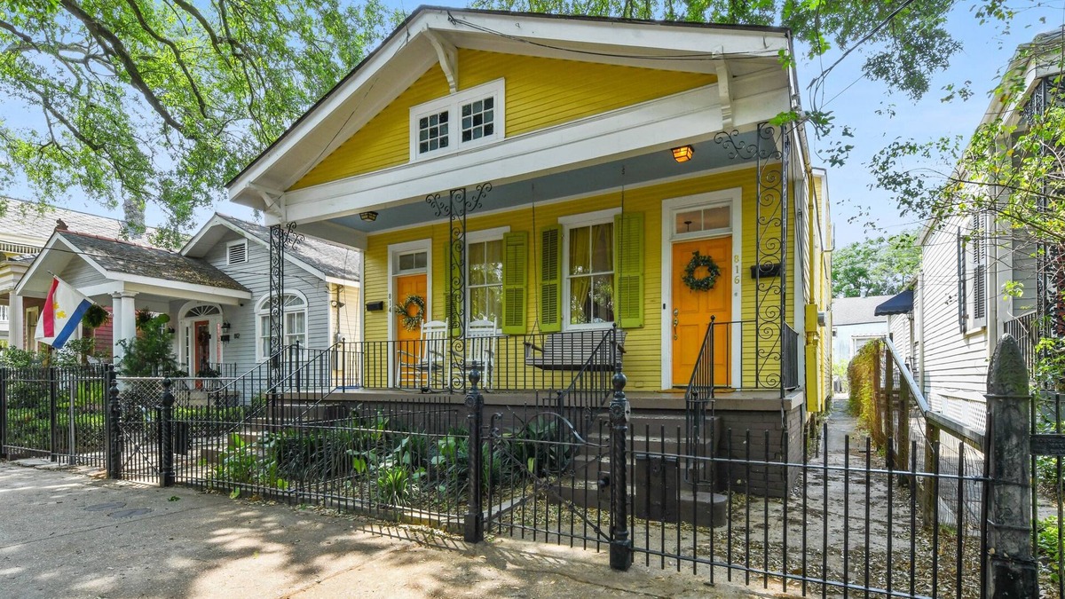 Irish Channel House | Uptown double near shopping, restaurants and bars!