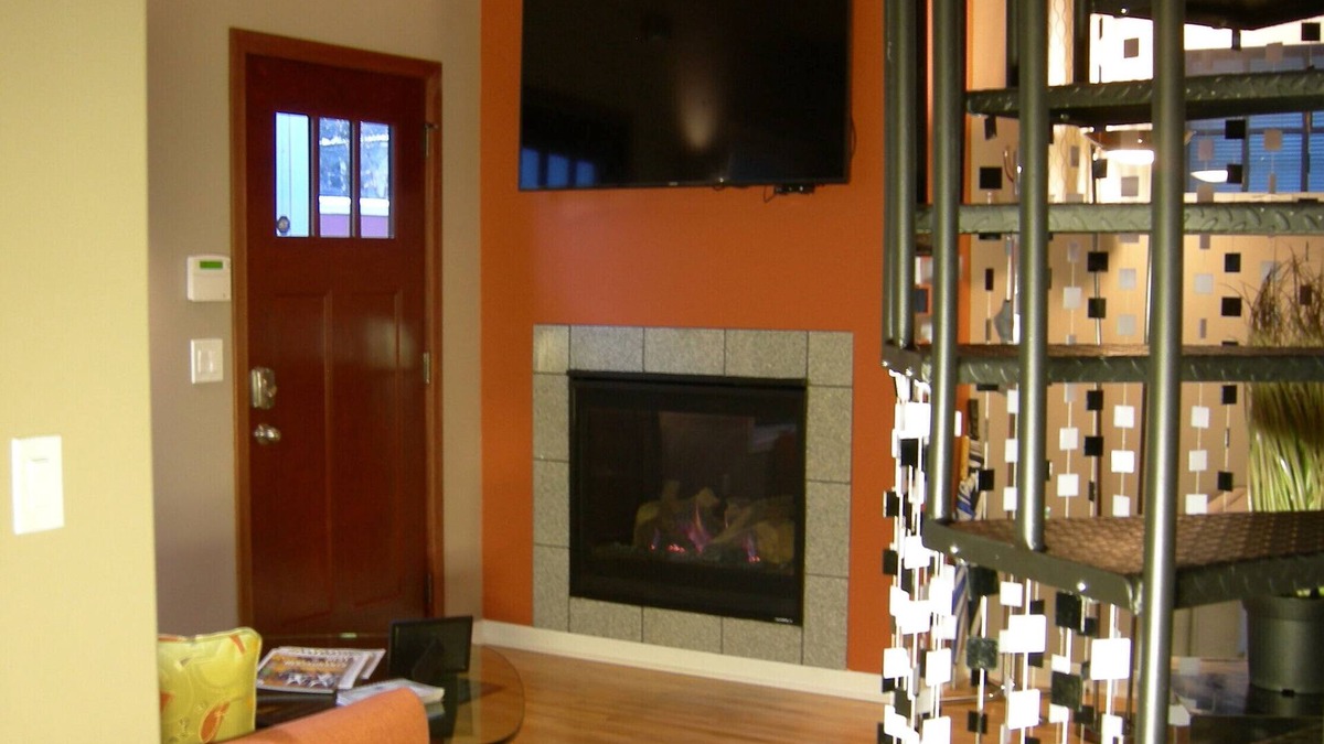 East Isles House | Uptown East Isles: Immaculate, Quiet, MCM Style for Nightly/Monthly Rental